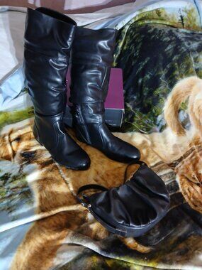 NWT ROOM OF FASHION Women's Slouchy Knee High Hidden Pocket Boots W/Purse Bonus